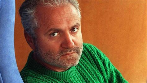 How Gianni Versace became a legendary fashion designer .